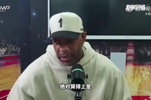 入乡随俗也穿起了拖鞋勇士球星追梦格林抵达揭阳